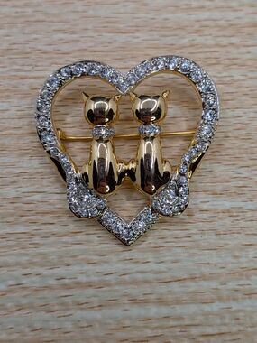 5/$25 Vintage Jennifer Moore Double Cat Gold Crystal Brooch